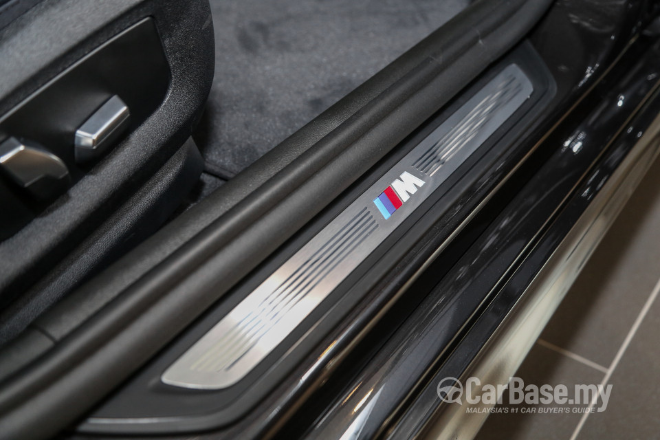 BMW 5 Series G30 (2017) Interior
