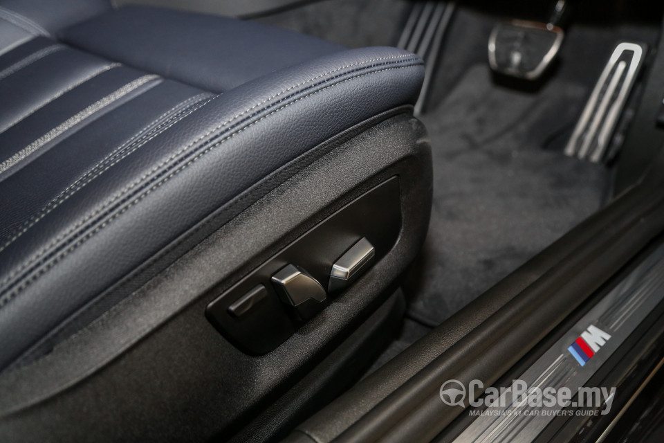 BMW 5 Series G30 (2017) Interior