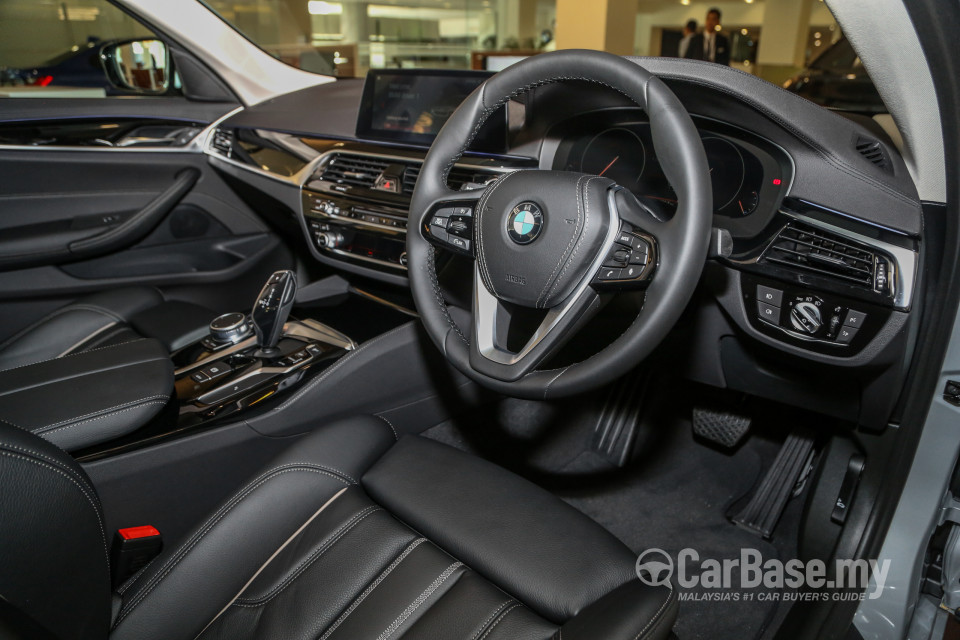 BMW 5 Series G30 (2017) Interior