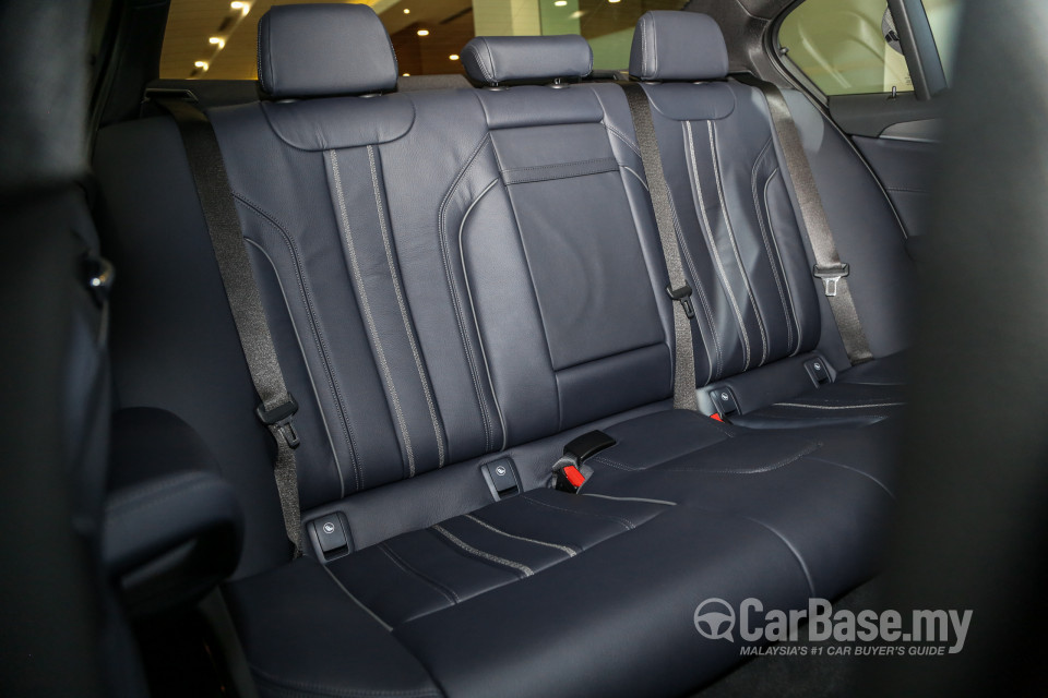 BMW 5 Series G30 (2017) Interior