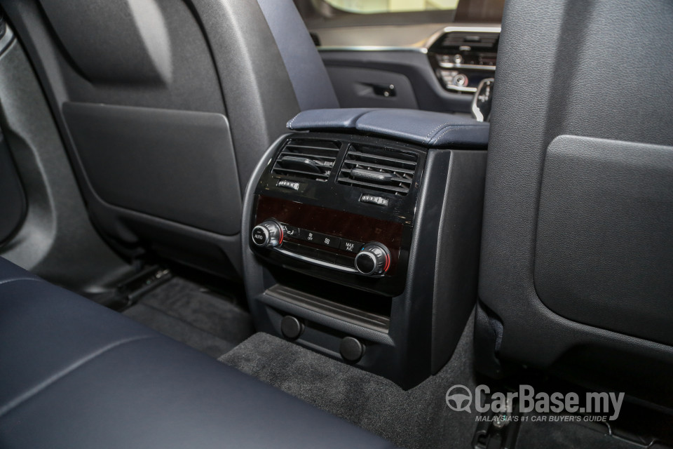 BMW 5 Series G30 (2017) Interior