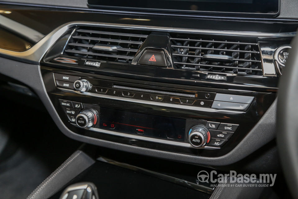 BMW 5 Series G30 (2017) Interior