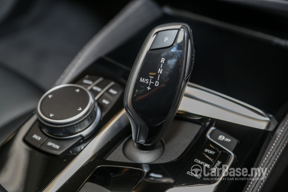 BMW 5 Series G30 (2017) Interior