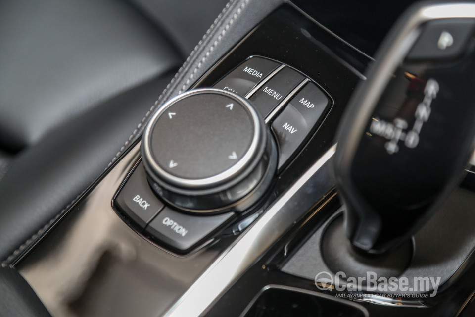BMW 5 Series G30 (2017) Interior