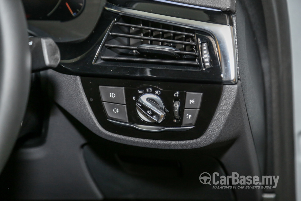 BMW 5 Series G30 (2017) Interior