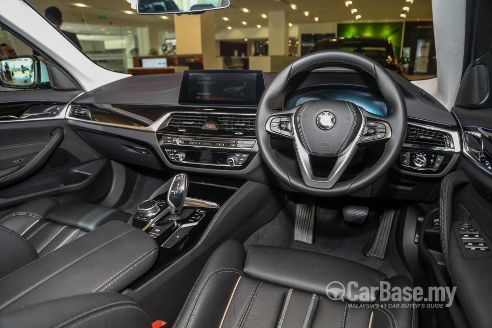 BMW 5 Series G30 (2017) Interior
