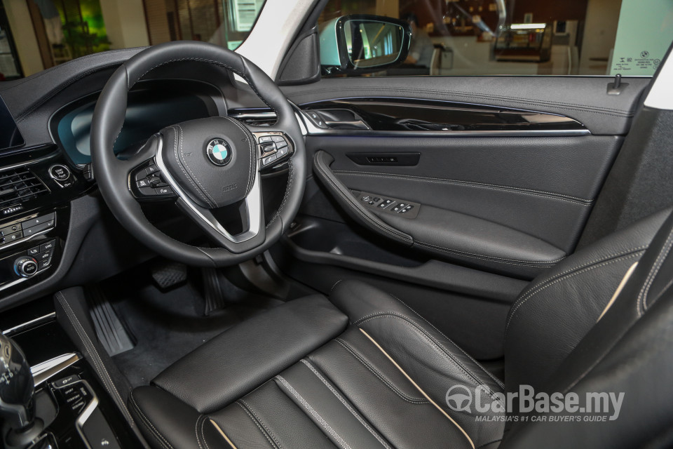 BMW 5 Series G30 (2017) Interior