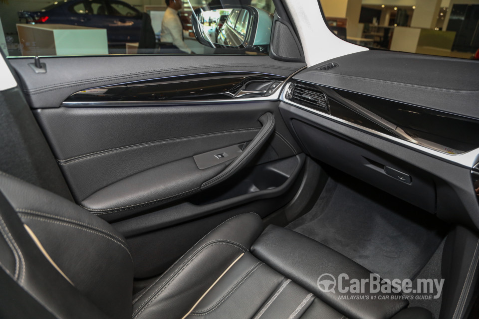 BMW 5 Series G30 (2017) Interior