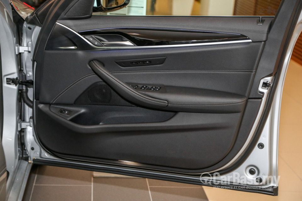 BMW 5 Series G30 (2017) Interior
