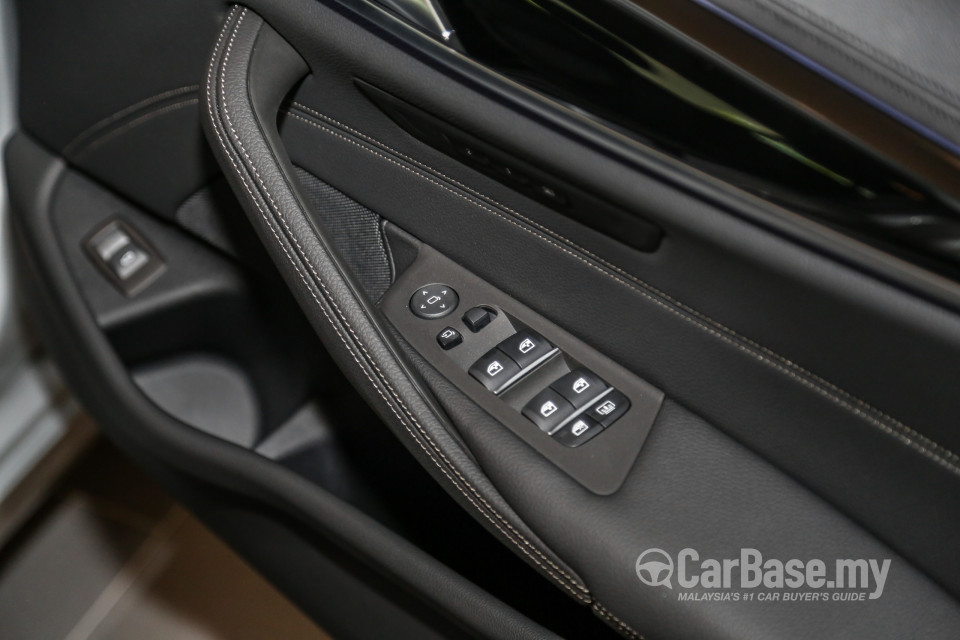 BMW 5 Series G30 (2017) Interior