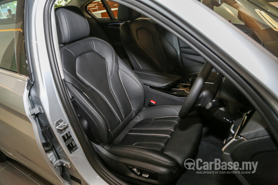 BMW 5 Series G30 (2017) Interior