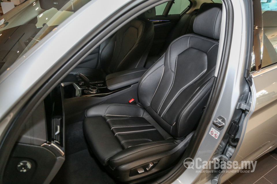 BMW 5 Series G30 (2017) Interior