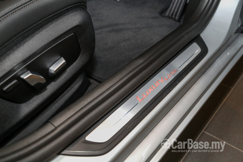 BMW 5 Series G30 (2017) Interior