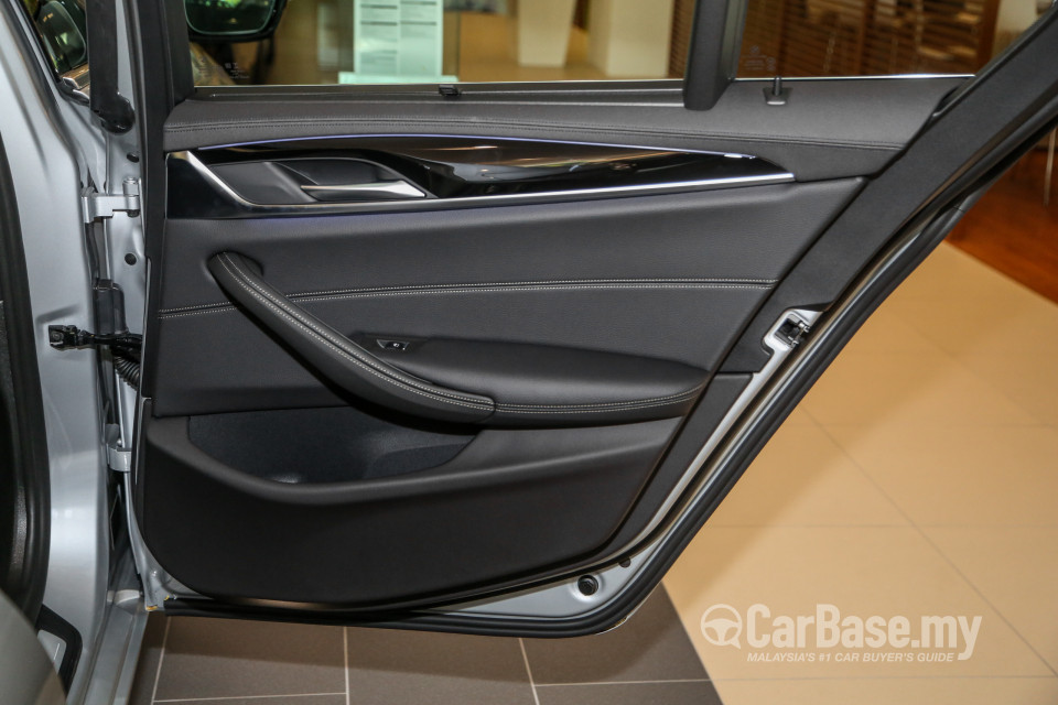 BMW 5 Series G30 (2017) Interior
