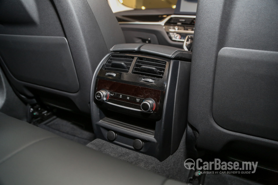 BMW 5 Series G30 (2017) Interior