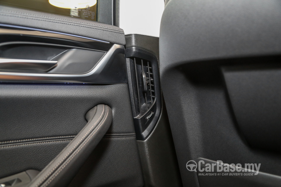 BMW 5 Series G30 (2017) Interior