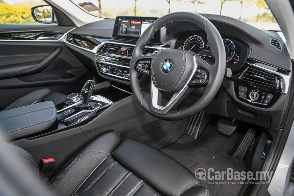 BMW 5 Series G30 (2017) Interior
