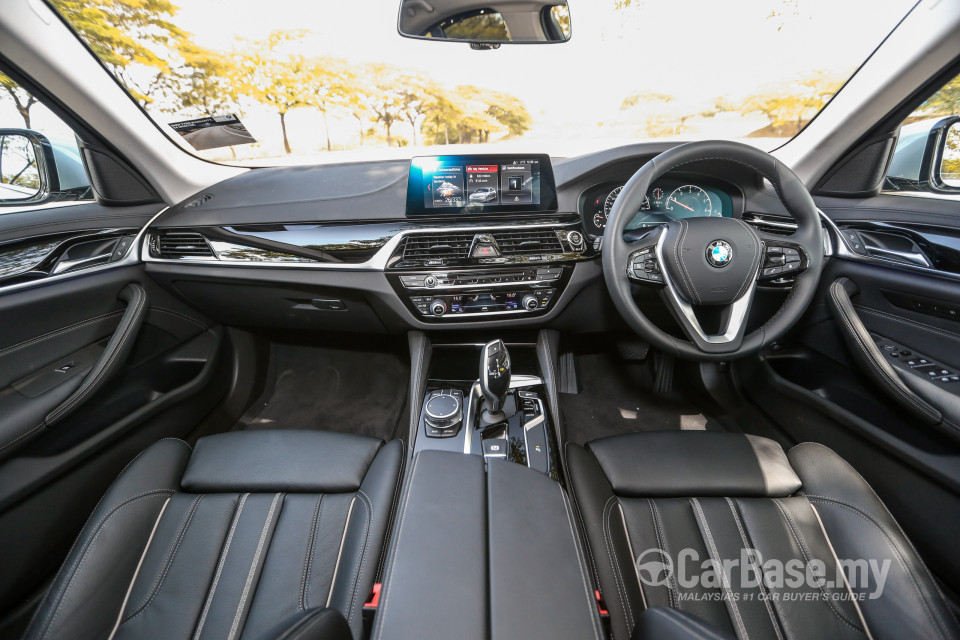 BMW 5 Series G30 (2017) Interior