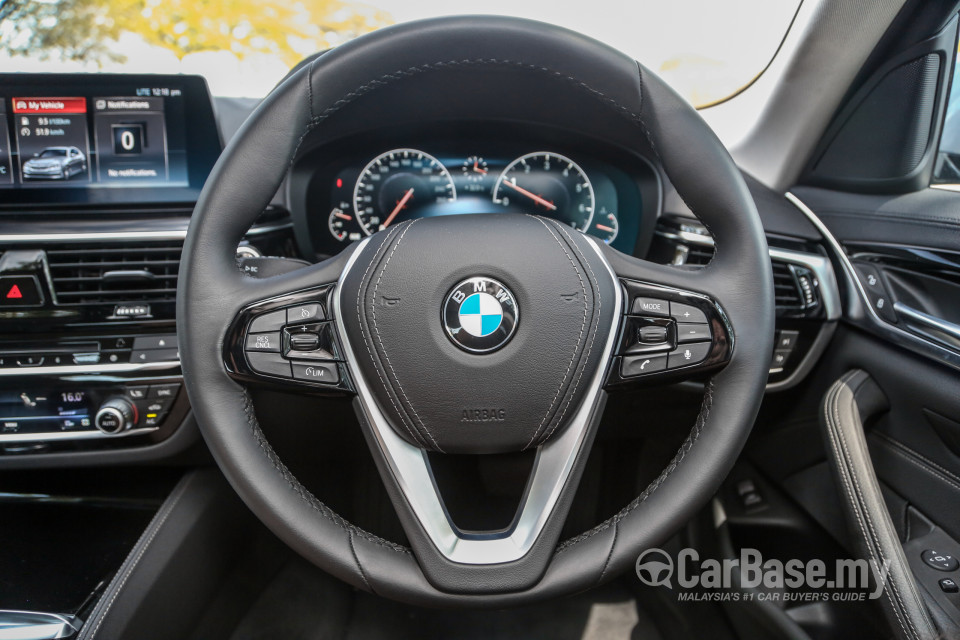 BMW 5 Series G30 (2017) Interior