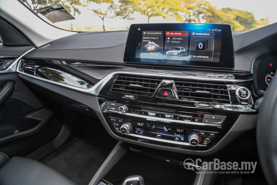 BMW 5 Series G30 (2017) Interior
