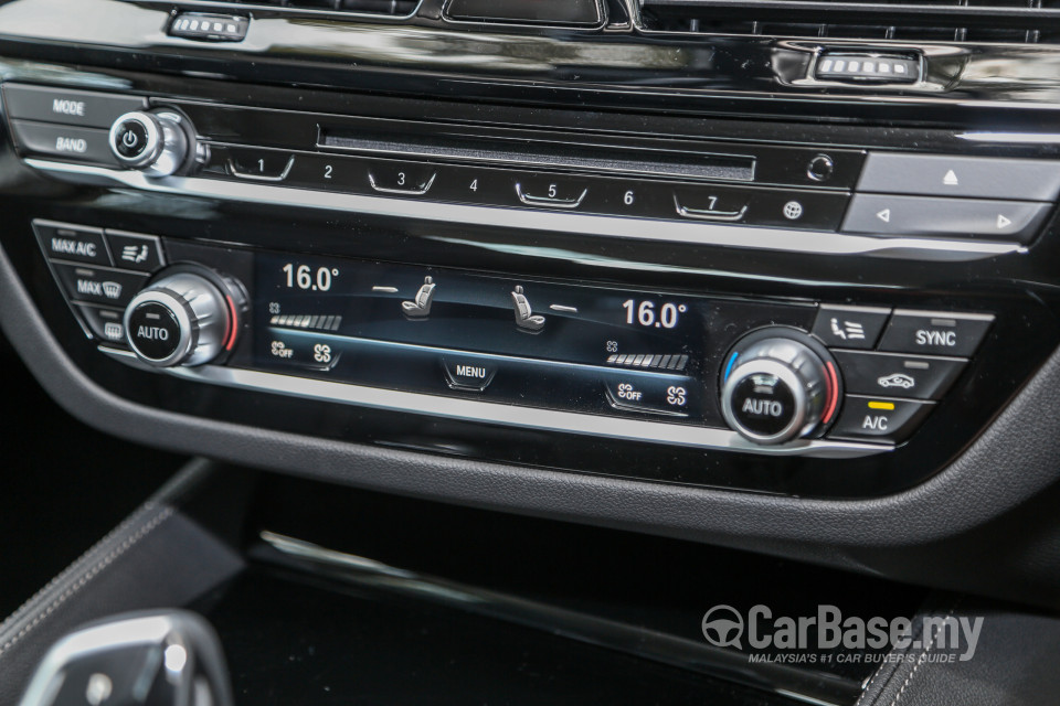 BMW 5 Series G30 (2017) Interior