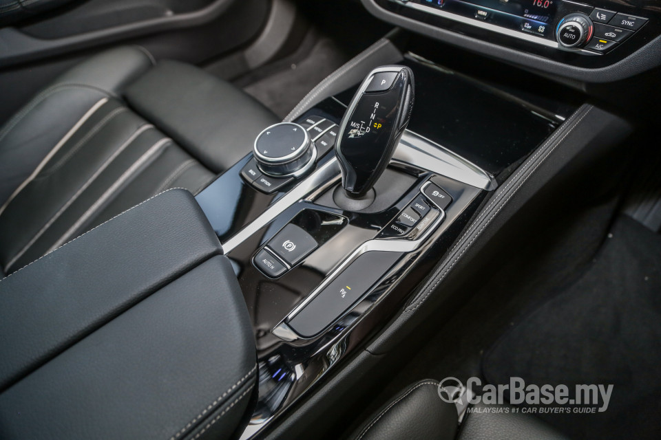 BMW 5 Series G30 (2017) Interior