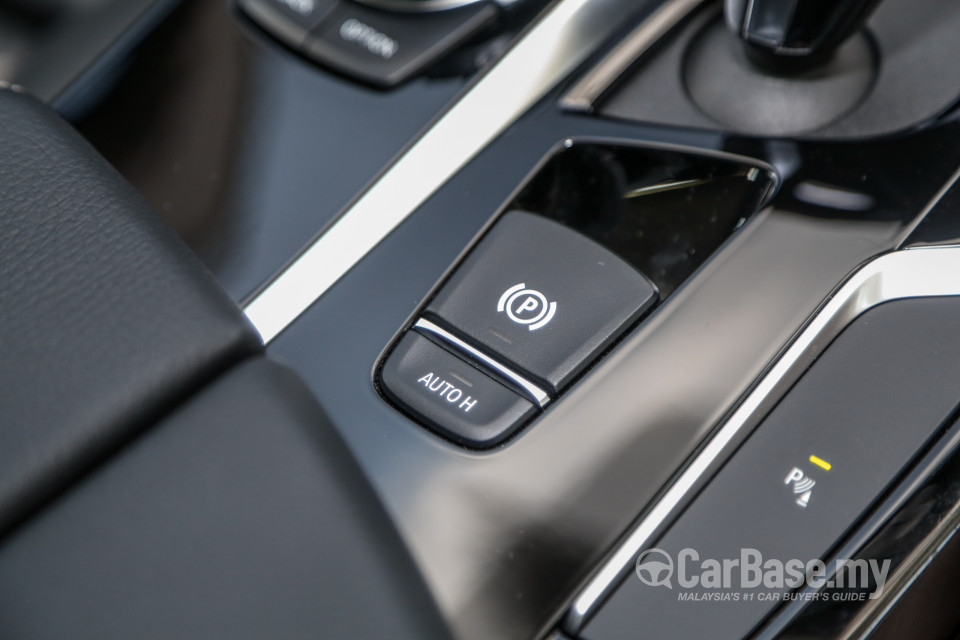 BMW 5 Series G30 (2017) Interior