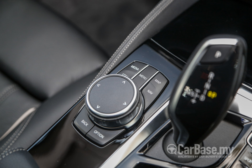 BMW 5 Series G30 (2017) Interior