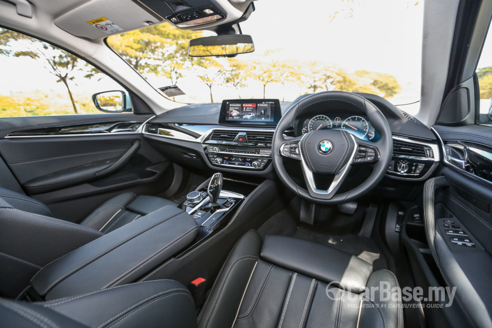 BMW 5 Series G30 (2017) Interior