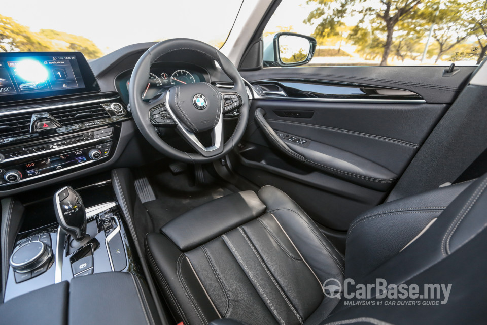 BMW 5 Series G30 (2017) Interior