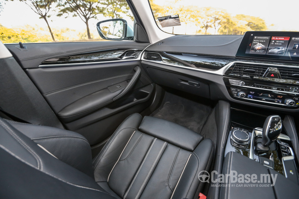 BMW 5 Series G30 (2017) Interior