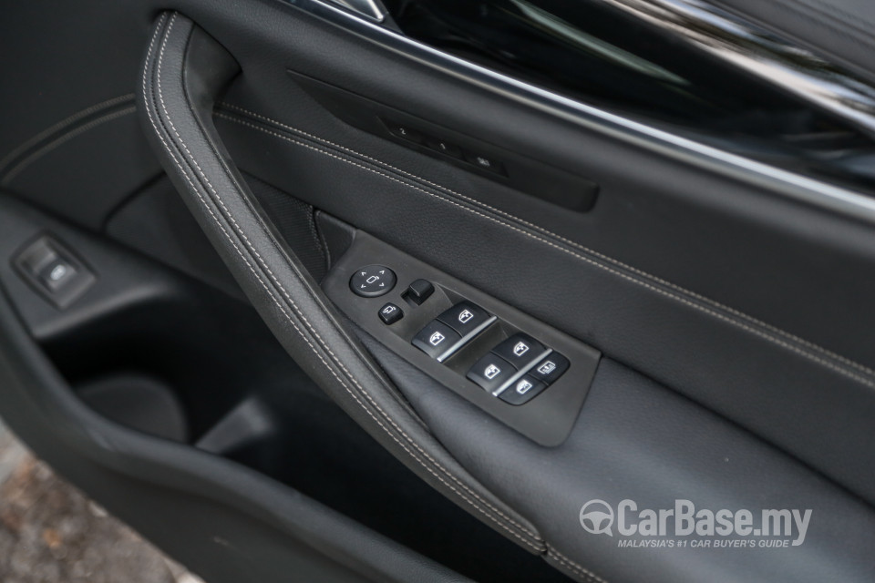 BMW 5 Series G30 (2017) Interior