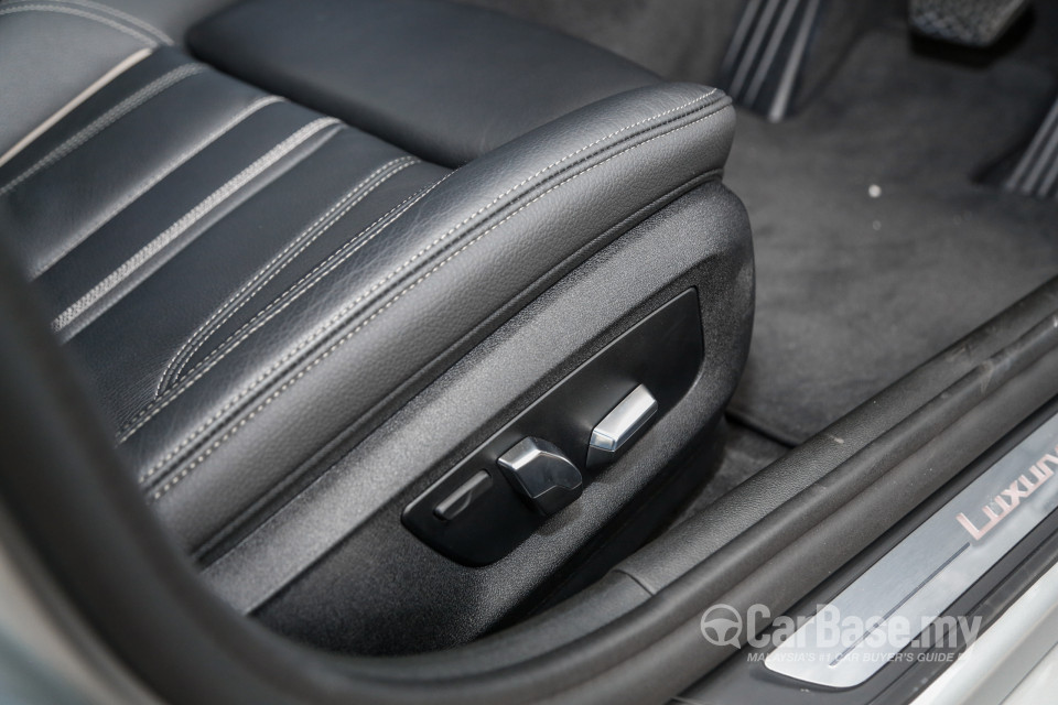 BMW 5 Series G30 (2017) Interior