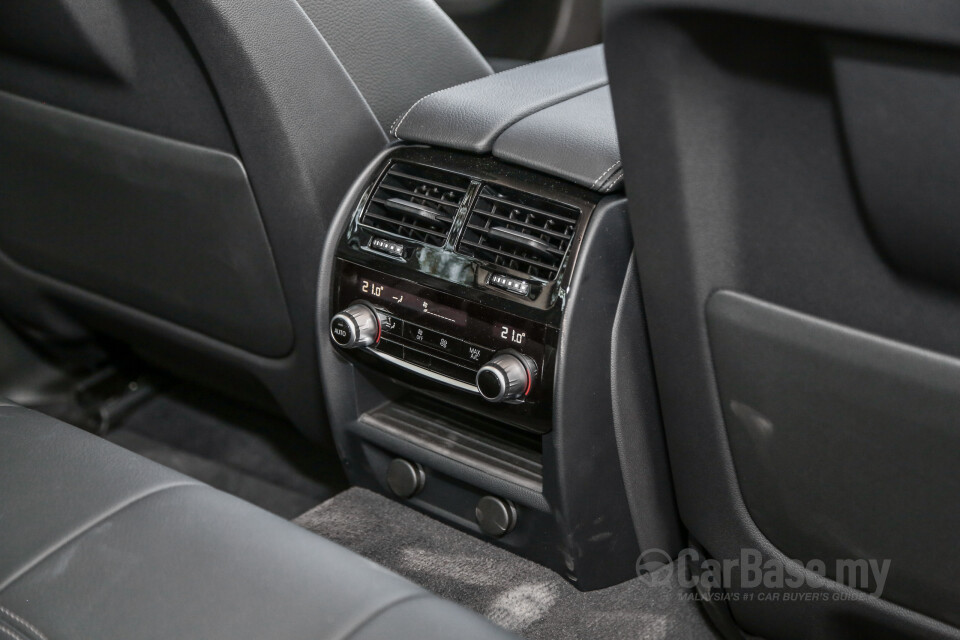 Nissan Navara D23 Facelift (2021) Interior