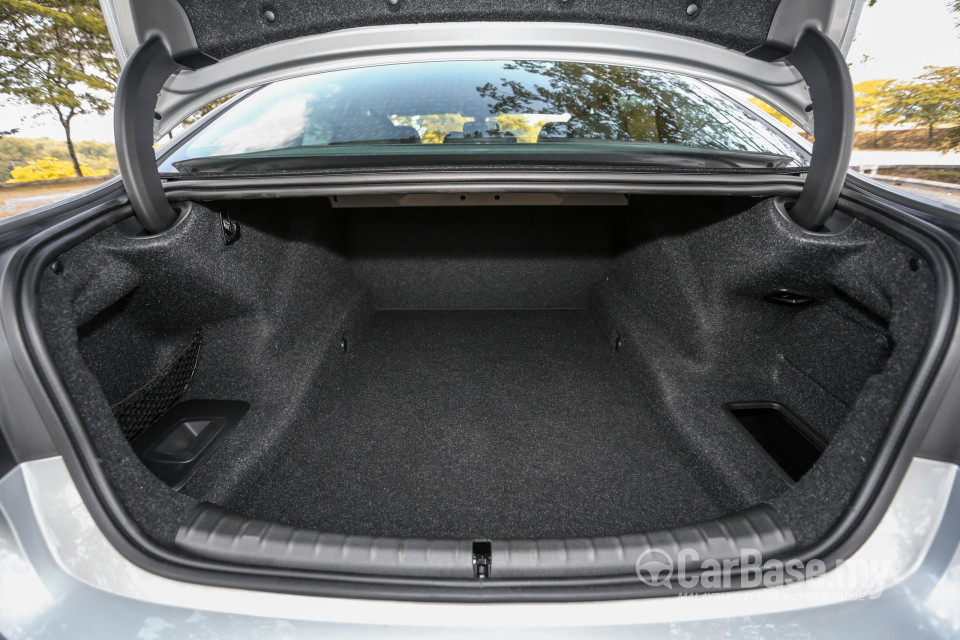 BMW 5 Series G30 (2017) Interior