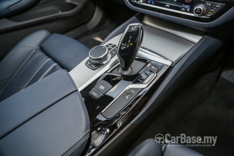 BMW 5 Series G30 (2017) Interior
