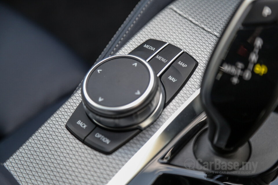 Perodua Aruz D38L (2019) Interior