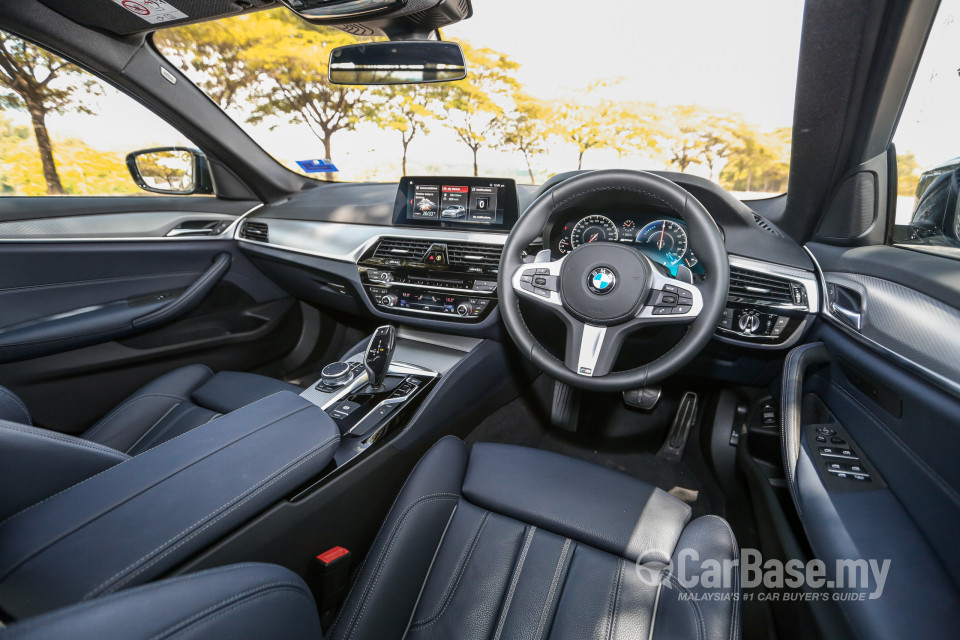 BMW 5 Series G30 (2017) Interior