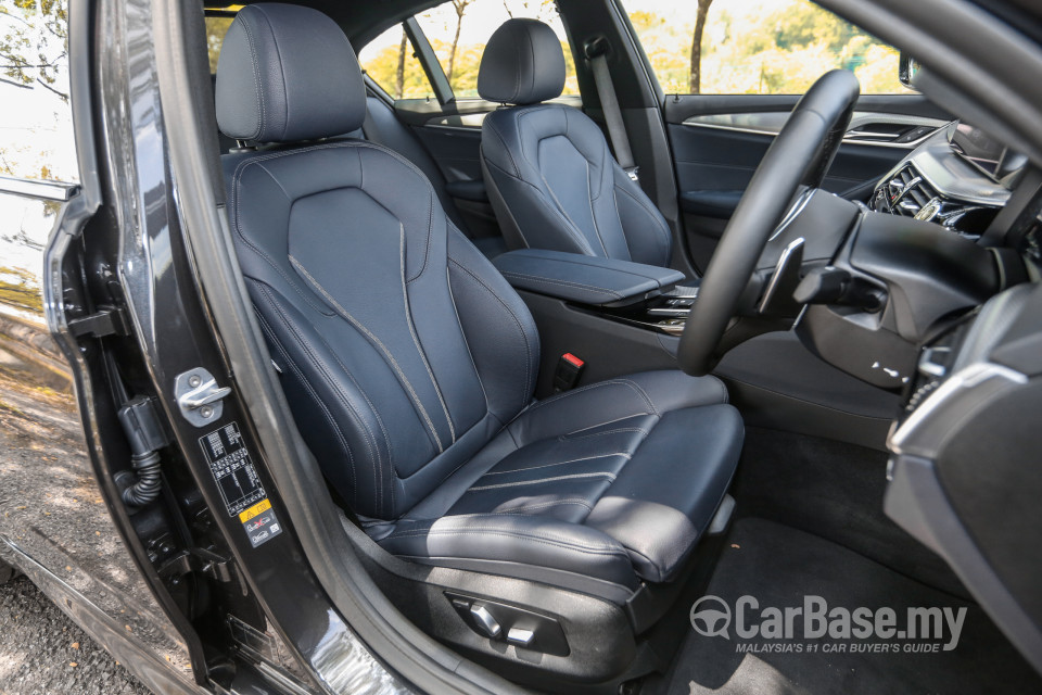 BMW 5 Series G30 (2017) Interior