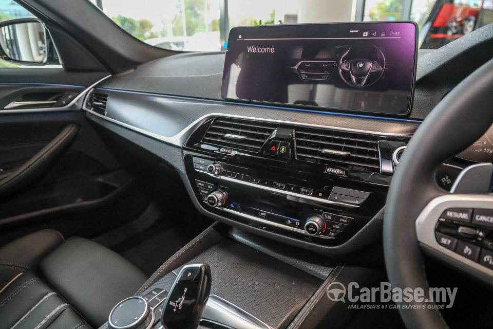 BMW 5 Series G30 LCI (2021) Interior