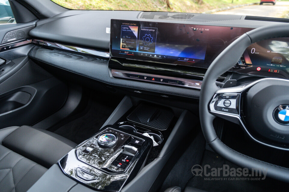 BMW 5 Series G60 (2024) Interior