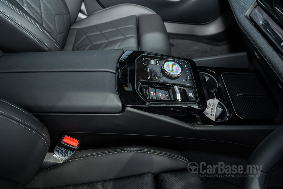 BMW 5 Series G60 (2024) Interior