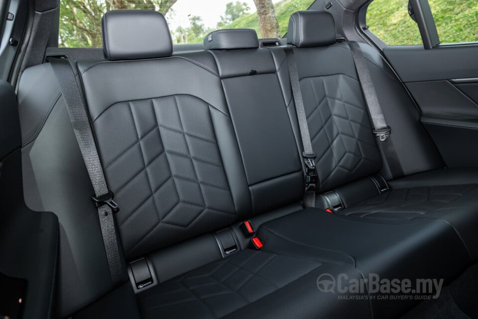 BMW 5 Series G60 (2024) Interior