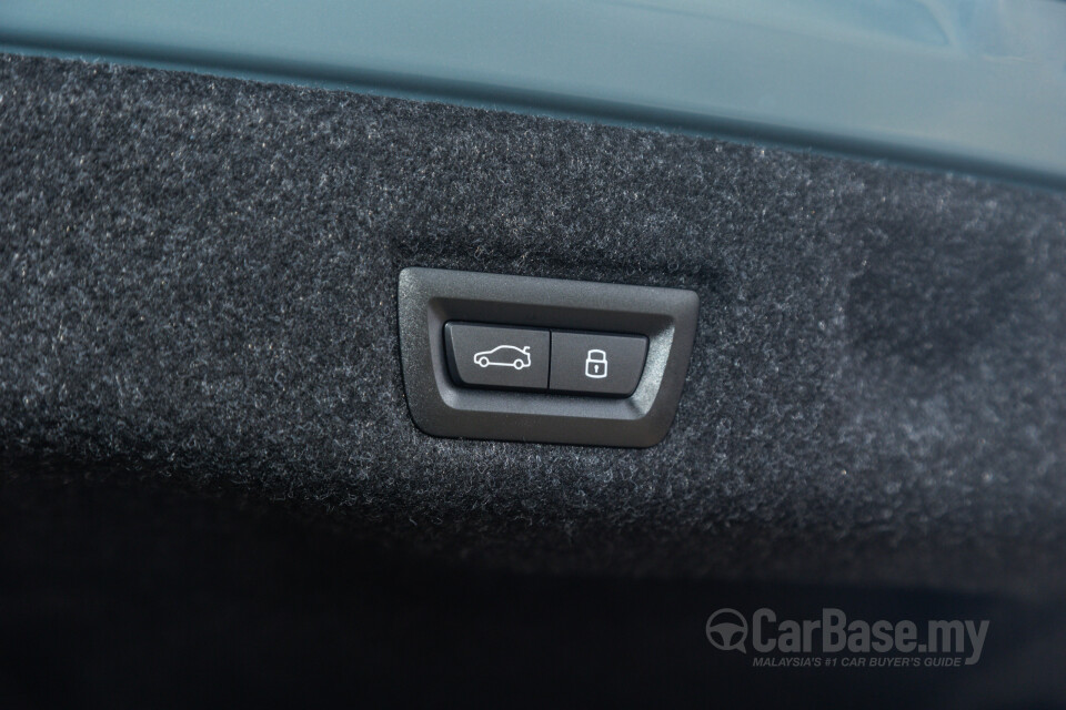 BMW 5 Series G60 (2024) Interior