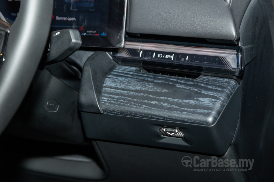 BMW 5 Series G60 (2024) Interior
