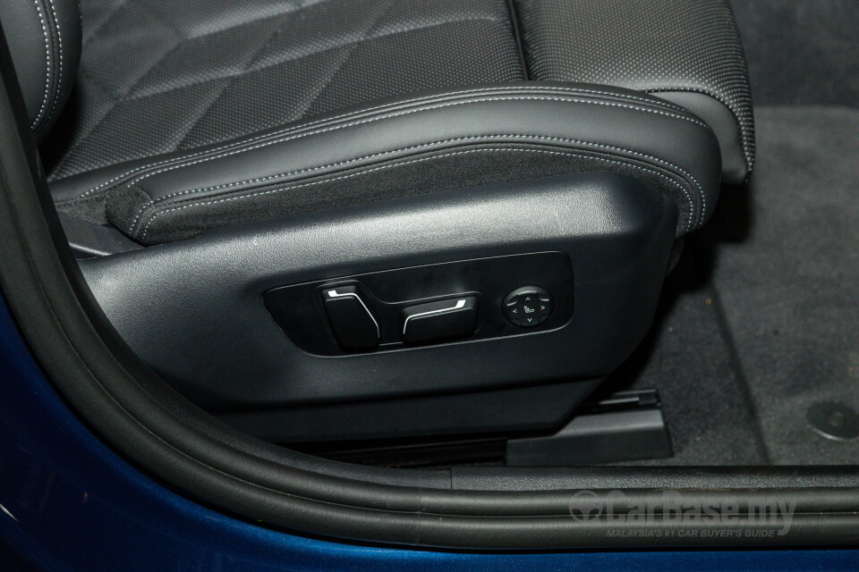 BMW 5 Series G60 (2024) Interior