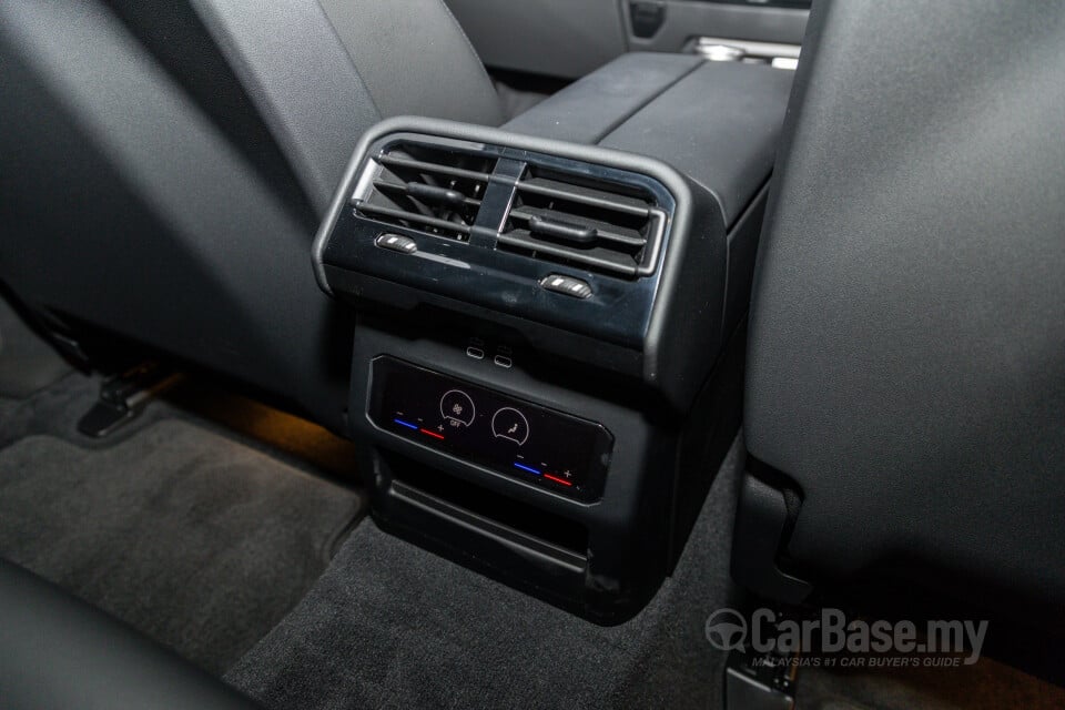 BMW 5 Series G60 (2024) Interior