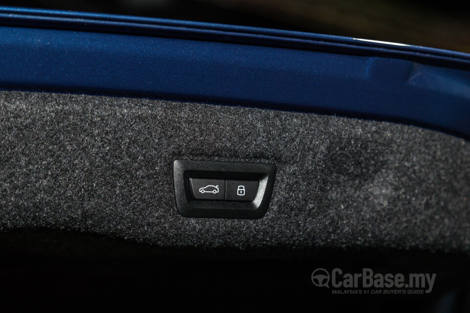 BMW 5 Series G60 (2024) Interior