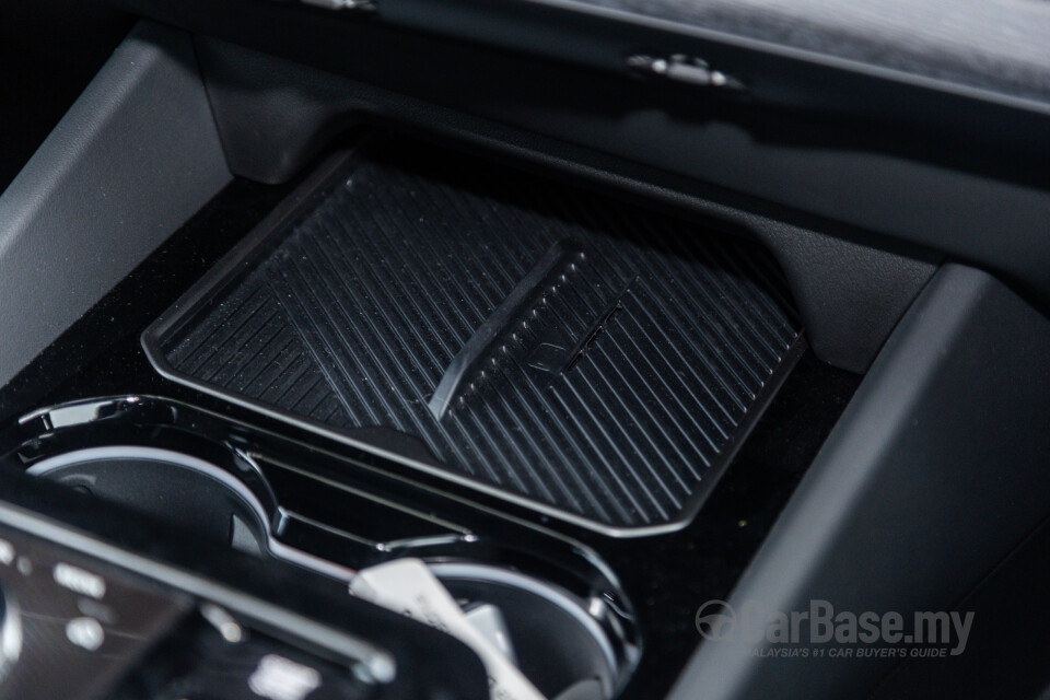 BMW 5 Series G60 (2024) Interior