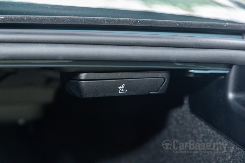 BMW 5 Series G60 (2024) Interior